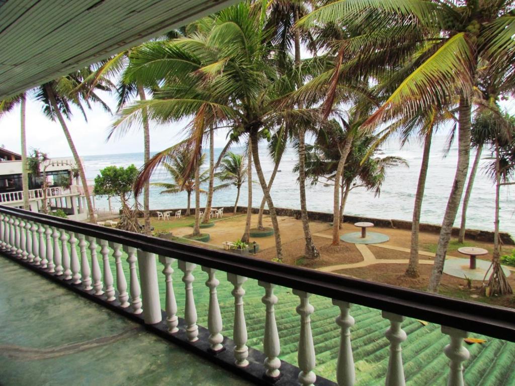 Miltons Beach Resort Unawatuna Ngoại thất bức ảnh