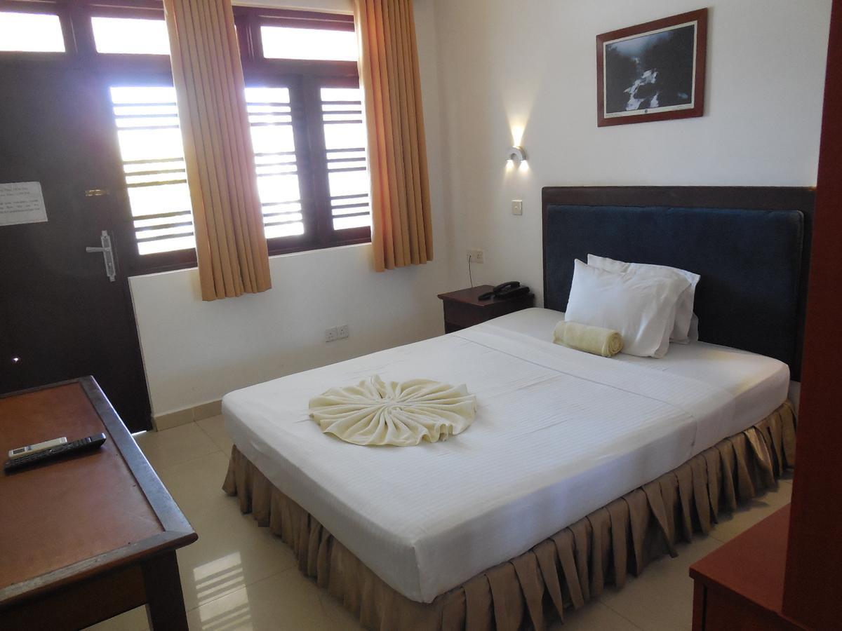 Miltons Beach Resort Unawatuna Ngoại thất bức ảnh