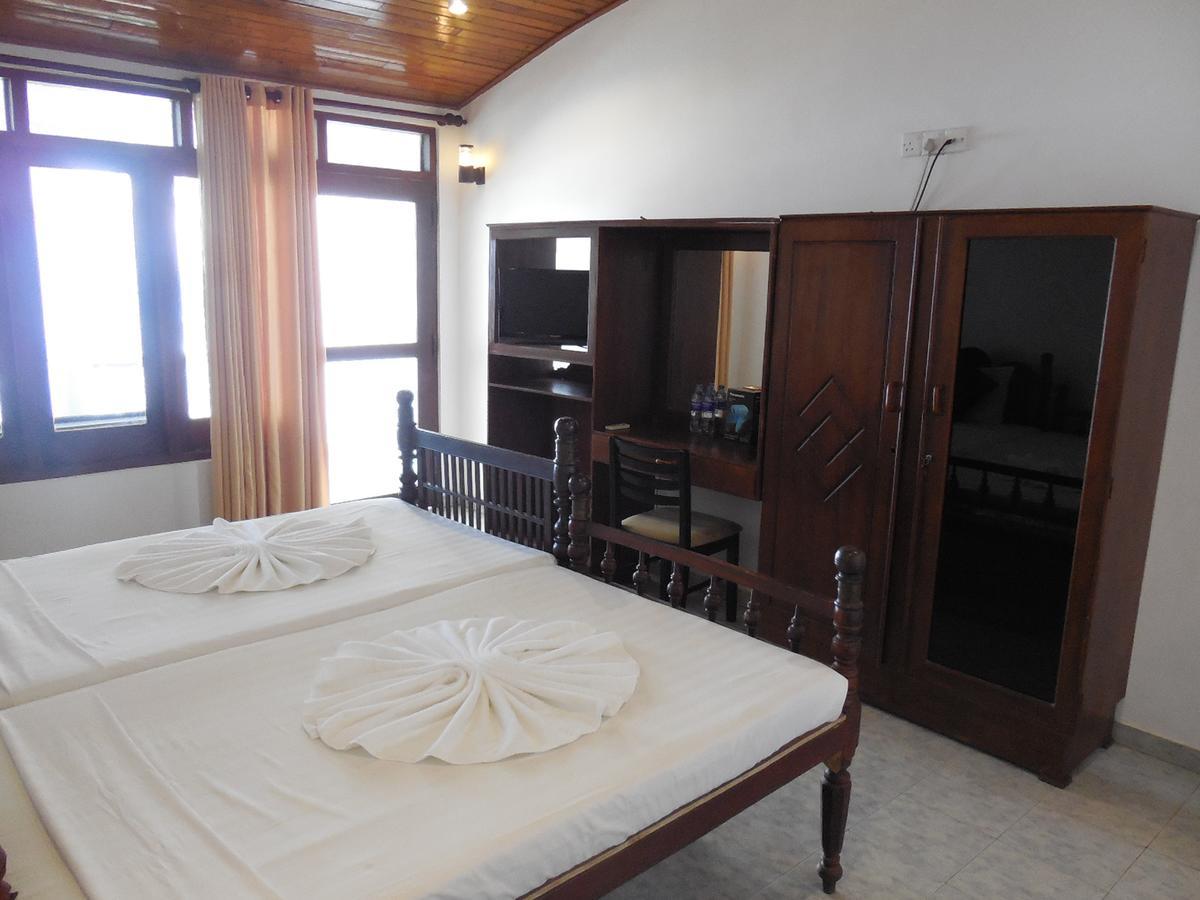 Miltons Beach Resort Unawatuna Ngoại thất bức ảnh