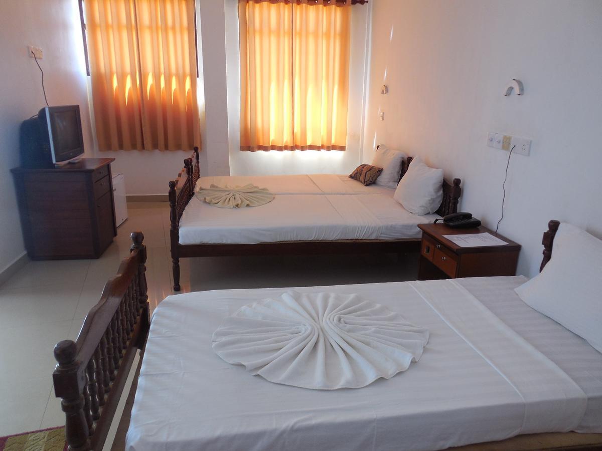 Miltons Beach Resort Unawatuna Ngoại thất bức ảnh