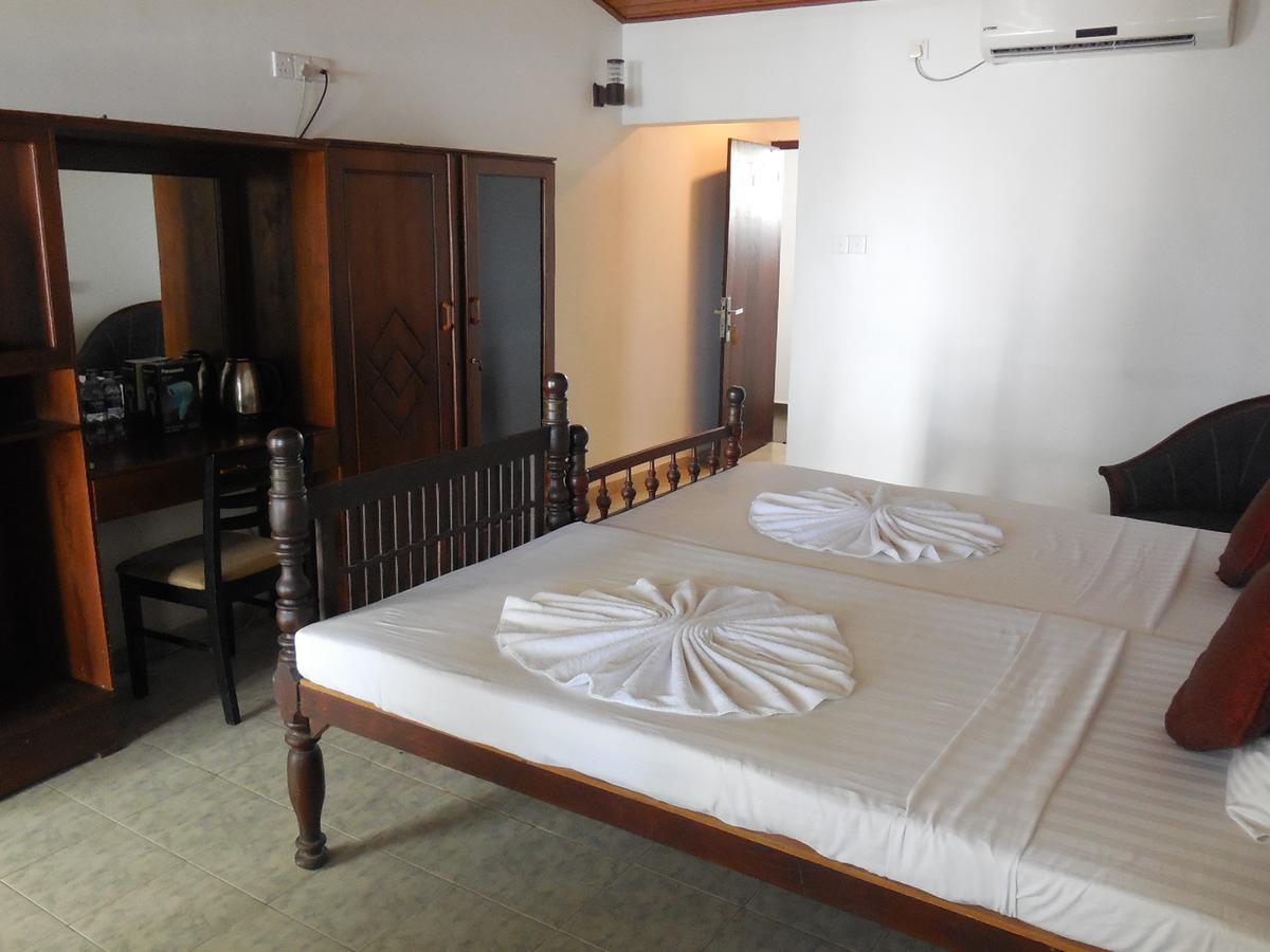 Miltons Beach Resort Unawatuna Ngoại thất bức ảnh