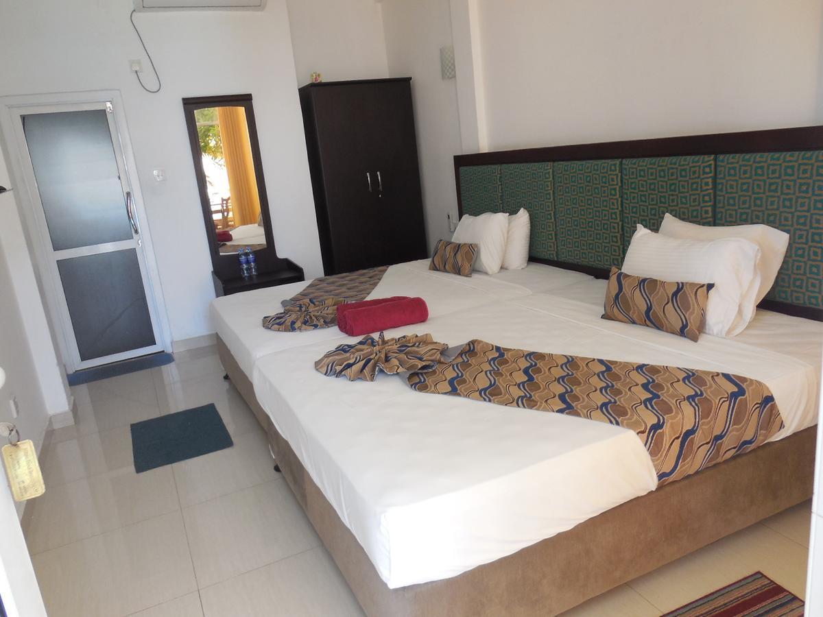 Miltons Beach Resort Unawatuna Ngoại thất bức ảnh