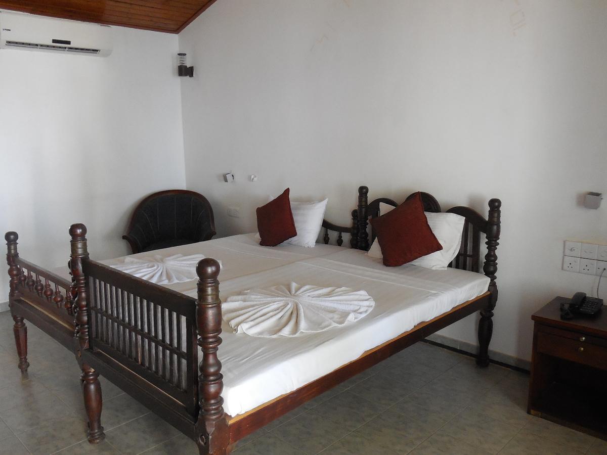 Miltons Beach Resort Unawatuna Ngoại thất bức ảnh