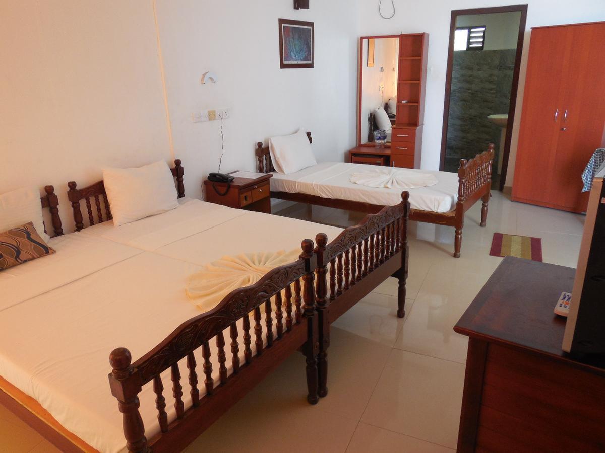 Miltons Beach Resort Unawatuna Ngoại thất bức ảnh
