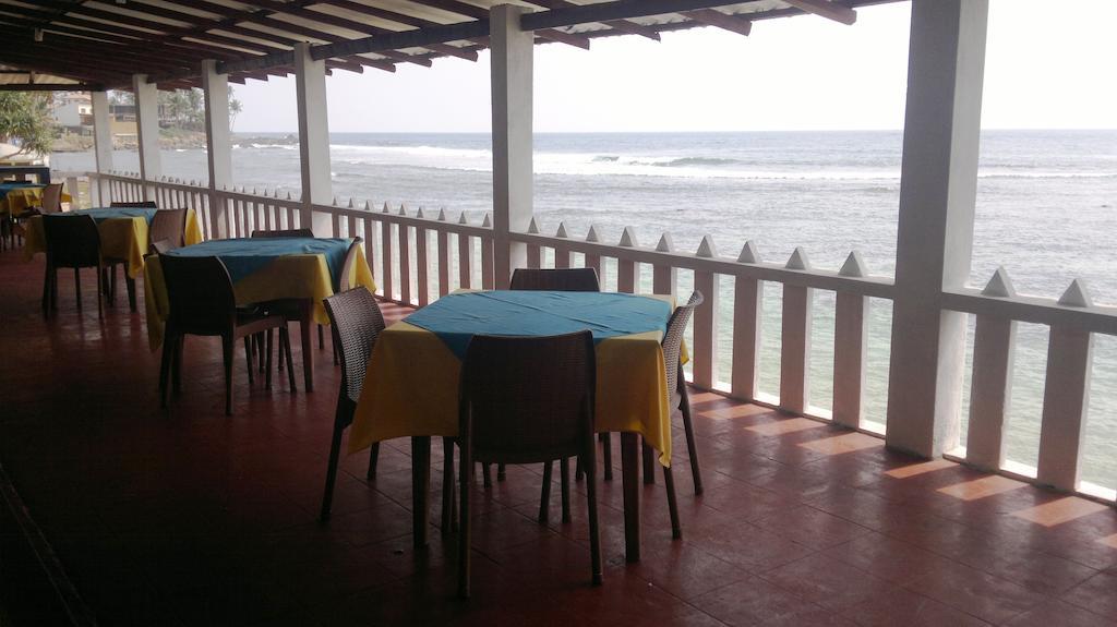 Miltons Beach Resort Unawatuna Ngoại thất bức ảnh