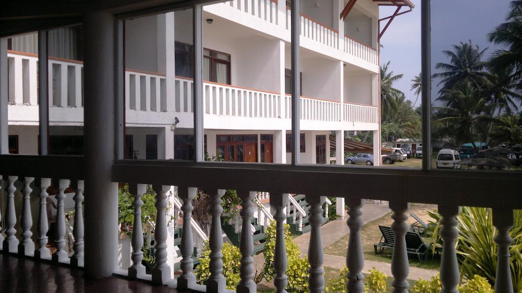 Miltons Beach Resort Unawatuna Ngoại thất bức ảnh