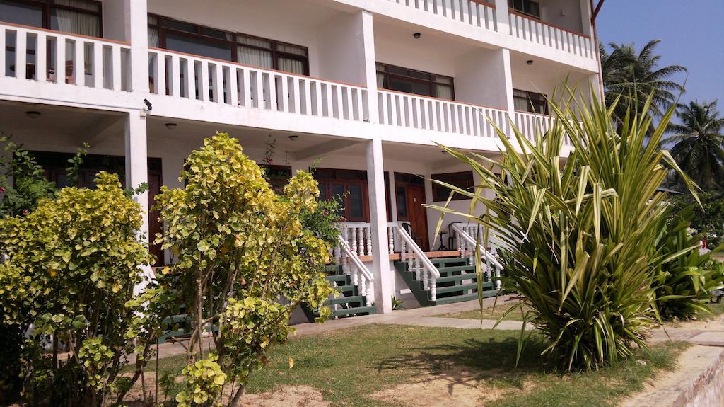 Miltons Beach Resort Unawatuna Ngoại thất bức ảnh