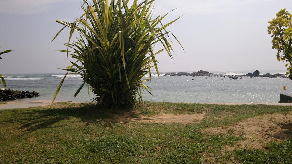 Miltons Beach Resort Unawatuna Ngoại thất bức ảnh