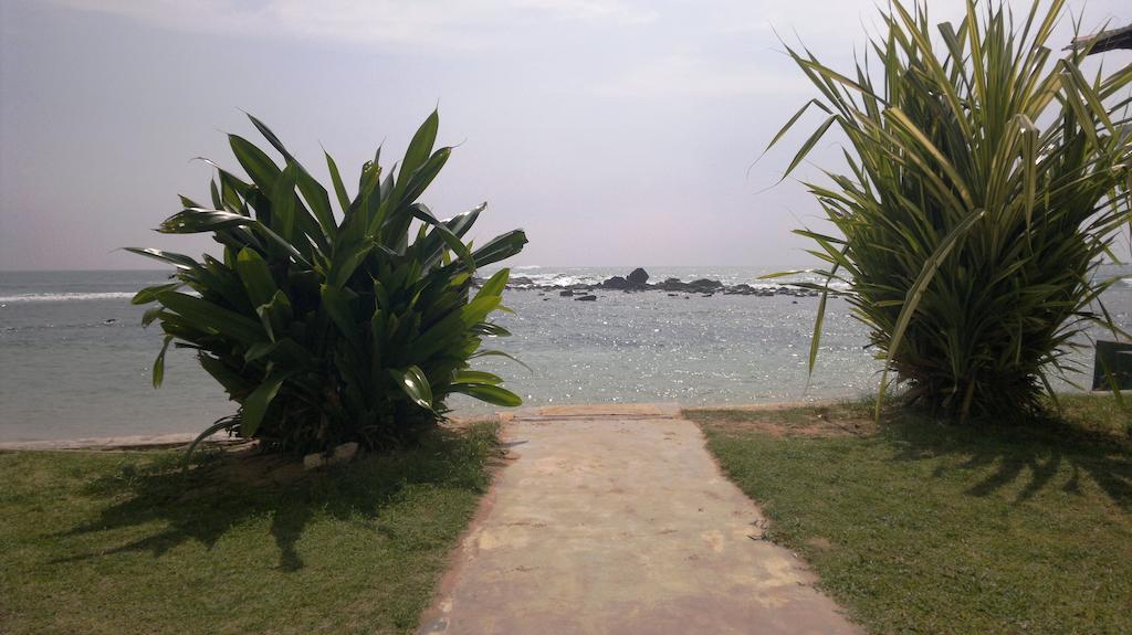 Miltons Beach Resort Unawatuna Ngoại thất bức ảnh