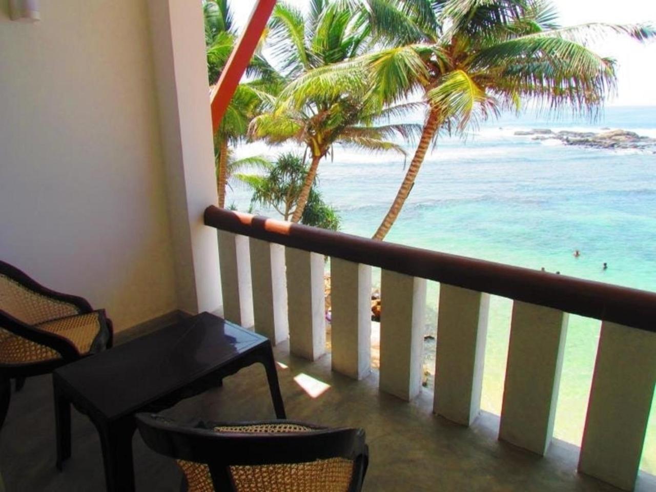 Miltons Beach Resort Unawatuna Ngoại thất bức ảnh