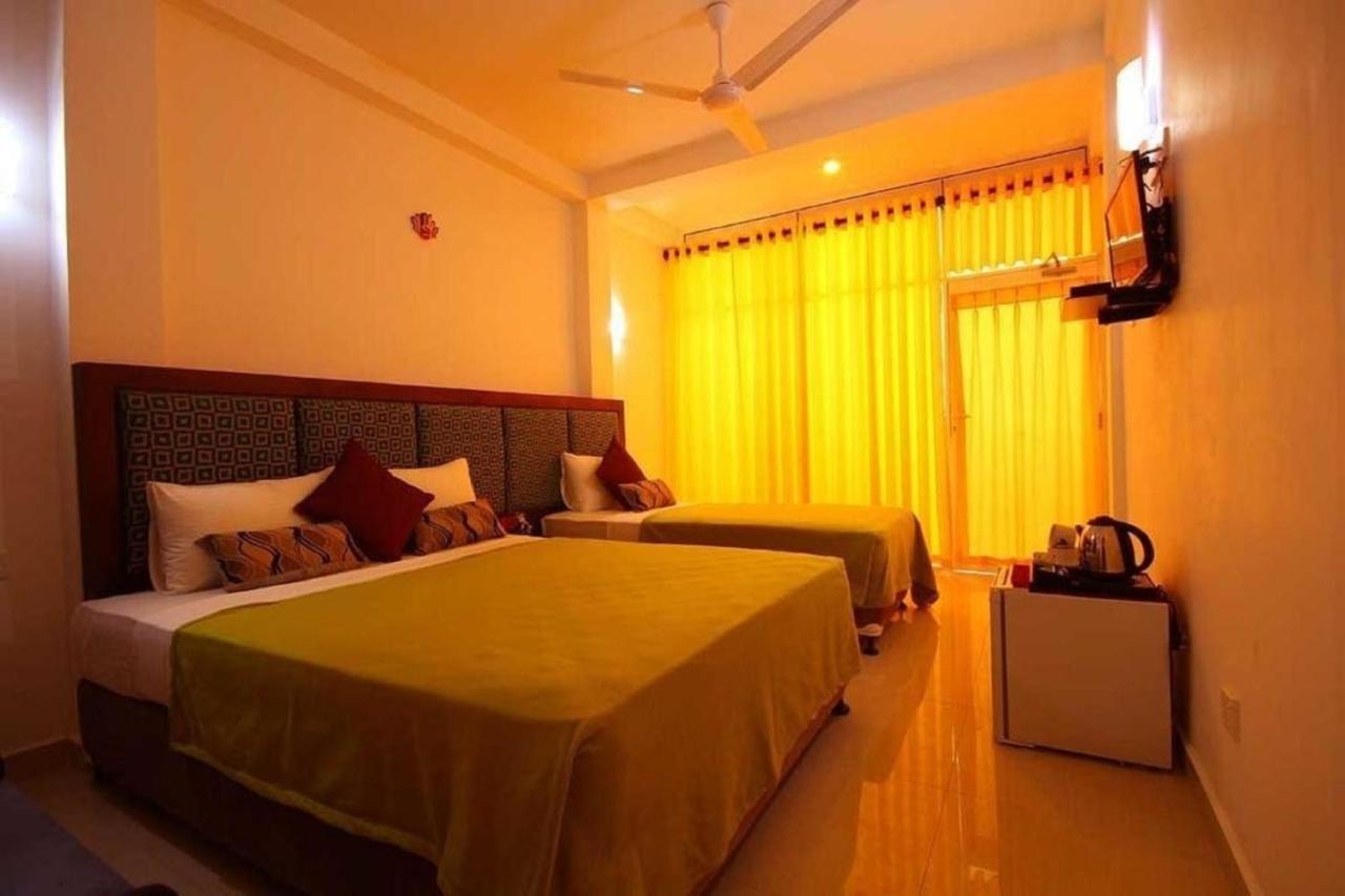 Miltons Beach Resort Unawatuna Ngoại thất bức ảnh
